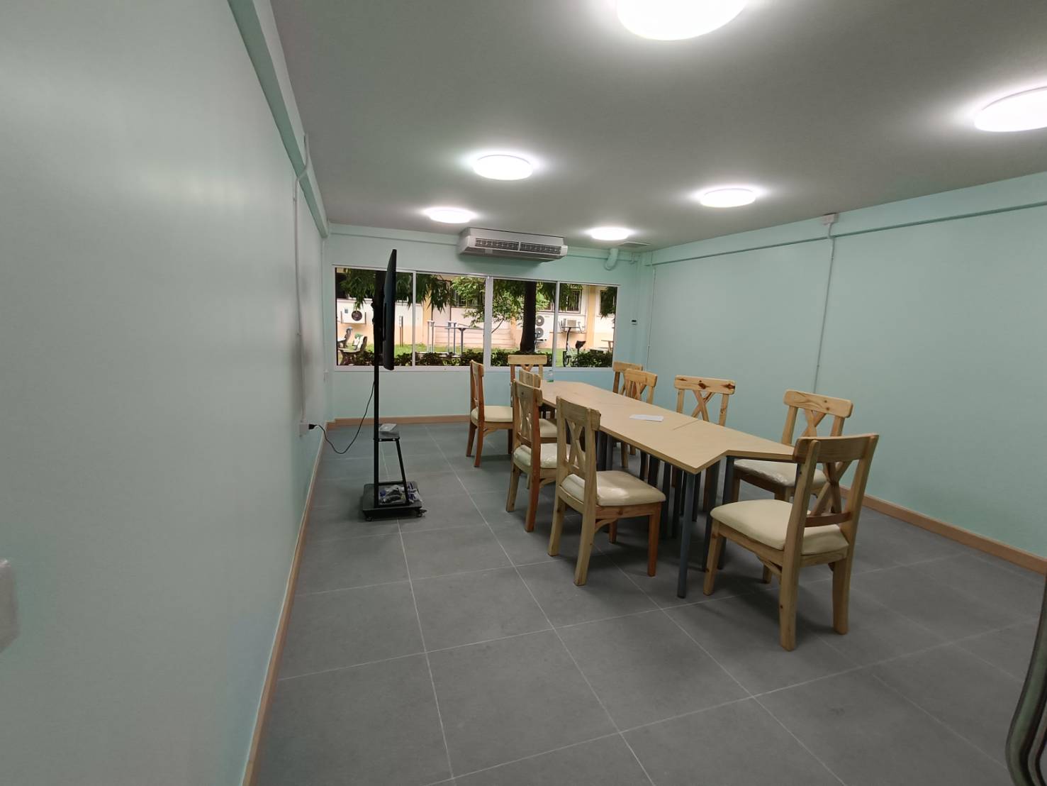 break out room แคแดง 102